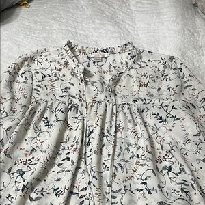 Chic Floral V-Neck Blouse